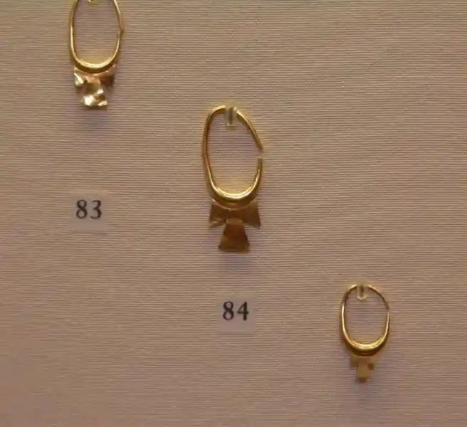 Earrings in the shape of ankh or ansate cross